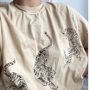 Fun oversized UO t shirt, vintage feel to it